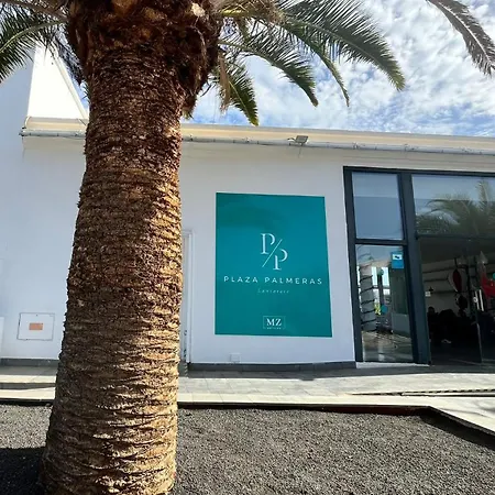 Plaza Palmeras فندق 4*