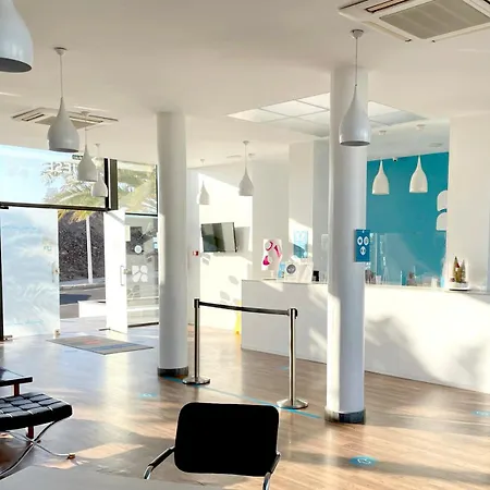 מלון Plaza Palmeras 4*